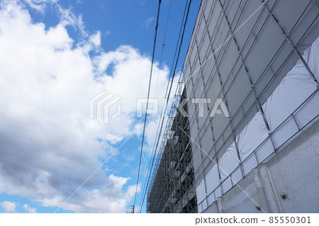 安裝在破舊公共建築內的腳手架將被拆除 85550301