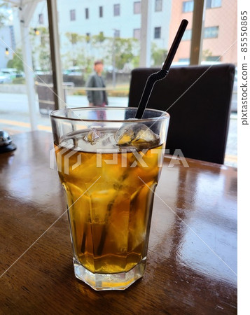 在咖啡店喝茶 85550865