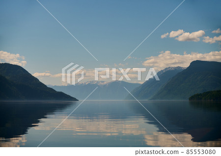 Landscape with boats in the water lake with views of the mountains. Teletskoye Lake Altai in Siberia. 85553080