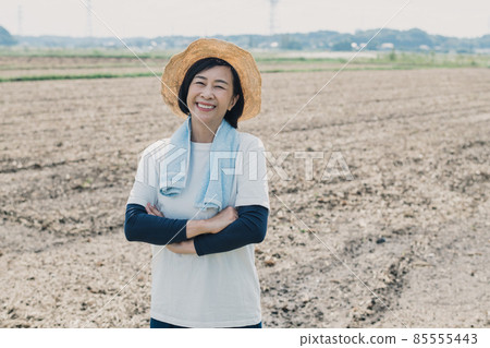 從事農業工作和新農業的婦女形象 85555443