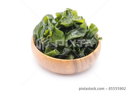 Fresh seaweed wakame in wooden bowl isolated on white background. Japanese food 85555902