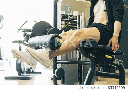 Men doing leg muscle training (leg extensions) 85556309