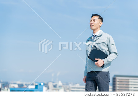 企業商人天空建築建築房地產男性 85557278