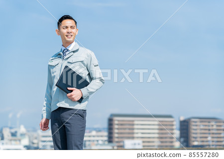 企業商人天空建築建築房地產男性 85557280