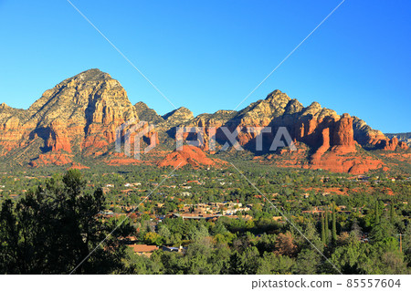 從塞多納機場梅薩山頂欣賞紅岩山脈 85557604