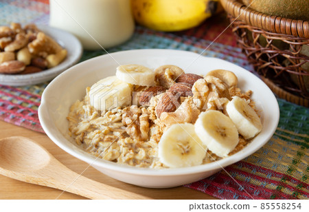 燕麥和豆漿的健康早餐 燕麥早餐 85558254