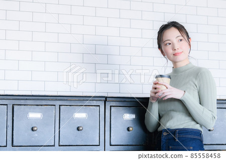 Wide-angle lens for women taking a break with coffee Wide-angle lens for women taking a break with coffee 85558458