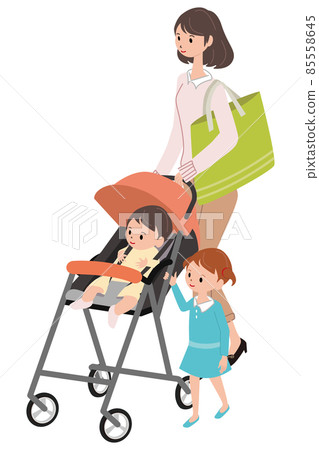 Going out with a mom and daughter pushing an isometric stroller 85558645