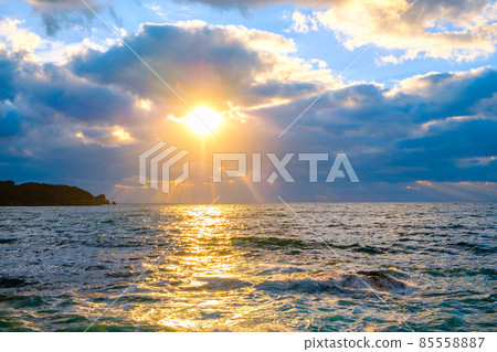 The seaside at dusk 85558887