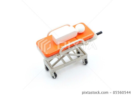 擔架抬著的人 85560544