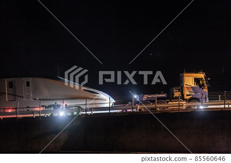 E7 series Shinkansen that runs up the slope and is transported by land 85560646