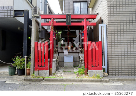 Shin-Nakano Gofuku Inari Shrine 85563277