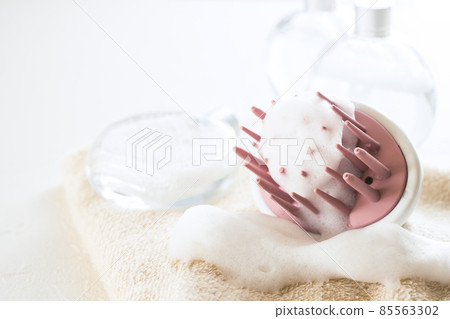 洗髮水刷頭皮護理圖片素材 洗髮水刷頭皮護理圖片素材 85563302