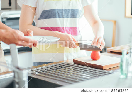 Men and women cooking together (without face) Men and women cooking together (without face) 85565285