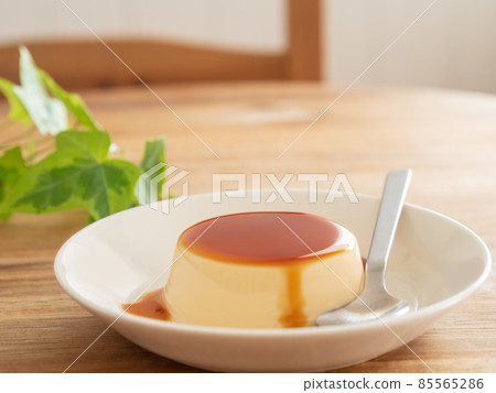 Pudding placed on the table Pudding placed on the table 85565286