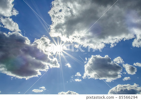 從積雲之間射出的陽光 [光影] 85566294