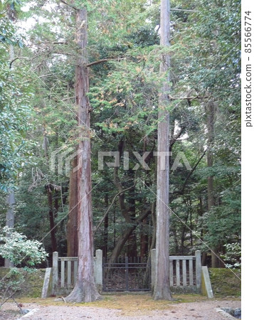 後佐賀天皇火葬場、龜山天皇火葬場、五伏見天皇火葬場、京都嵯峨野嵐山公園的垂直位置 後佐賀天皇火葬場、龜山天皇火葬場、五伏見天皇火葬場、京都嵯峨野嵐山公園的垂直位置 85566774