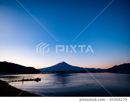 清晨河口湖 85569279