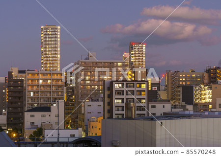 Evening view of Itachibori and Shinmachi, Nishi-ku, Osaka Cityscape 85570248