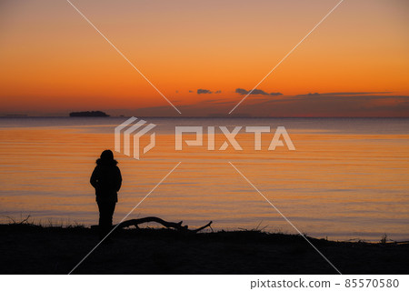 People waiting for the first sunrise People waiting for the first sunrise 85570580