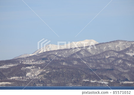 Mt. Shiribetsu seen from Lake Toya 85571032