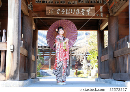 Pre-adult shooting Japanese woman in furisode location shooting in Japanese location 85572237