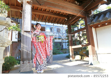 Pre-adult shooting Japanese woman in furisode location shooting in Japanese location 85572253