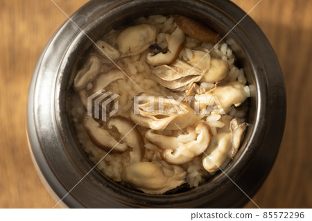 Oyster Kamameshi：用牡蠣烹製的米飯 85572296