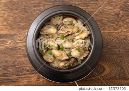 Oyster Kamameshi：用牡蠣烹製的米飯 85572303