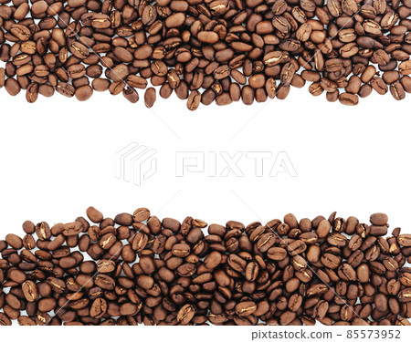 roasted coffee beans isolated on white background. 85573952