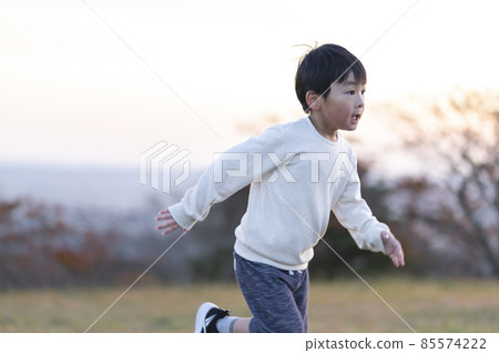 黃昏和男孩 黃昏和男孩 85574222