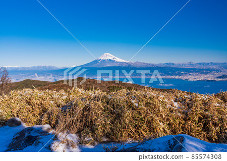 （靜岡縣）從下雪的金觀山看富士山 85574308