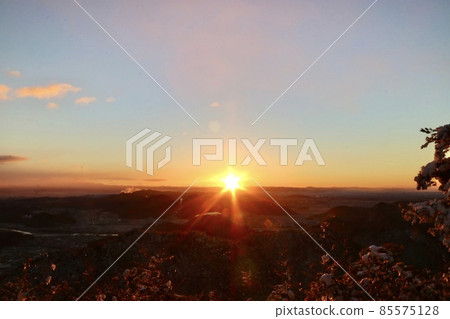 第一次日出 85575128