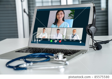 Telemedicine service online video call for doctor to actively chat with patient 85575580