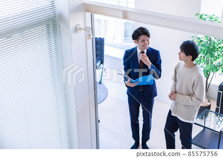 一個人參觀房地產 85575756