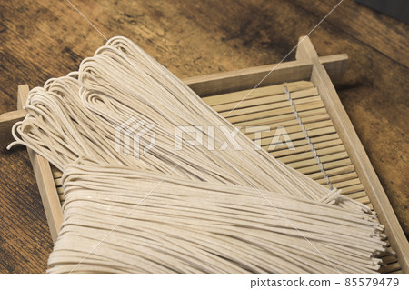 Raw soba 85579479
