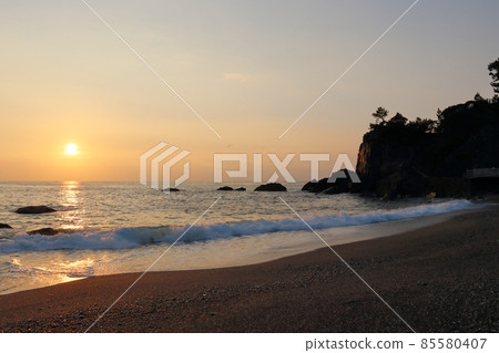 Katsurahama calm morning and winter (Kochi City, Kochi Prefecture) 85580407