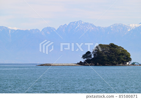 富山灣的一個島 富山灣的一個島 85580871