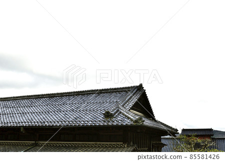 Japanese architecture and roof tiles on a white background 85581426