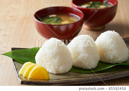 白飯糰和味噌湯 85582458