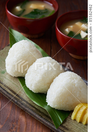 白飯糰和味噌湯 85582462