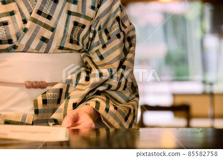 Kimono woman and reading Kimono woman and reading 85582758