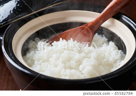 Rice cooked in the pot 85582784