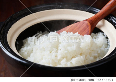 Rice cooked in the pot 85582794