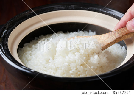 Rice cooked in the pot 85582795