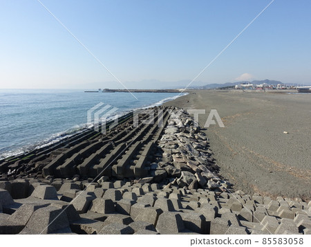 Sea of Shonan in winter Sea of Shonan in winter 85583058