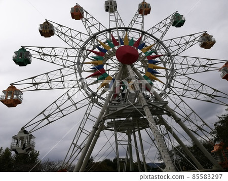 Ferris wheel in the amusement park of Utsunomiya Zoo 85583297