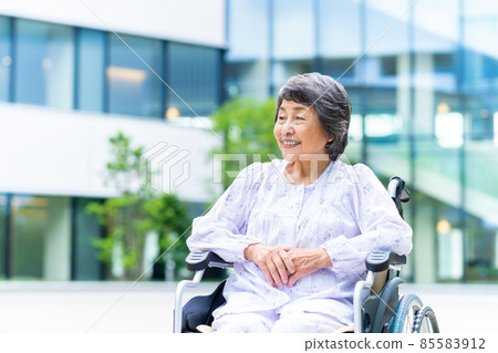 輪椅拍攝合作《LINK FOREST》中的資深女性 85583912