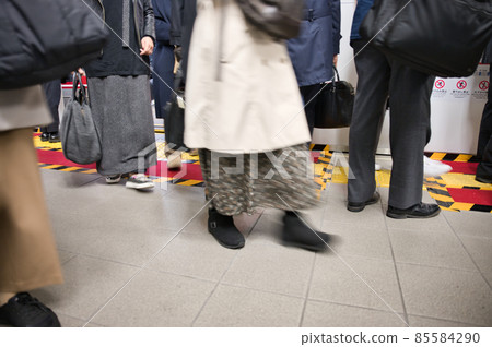 [大阪] 12月，火車通勤，早上通勤 85584290