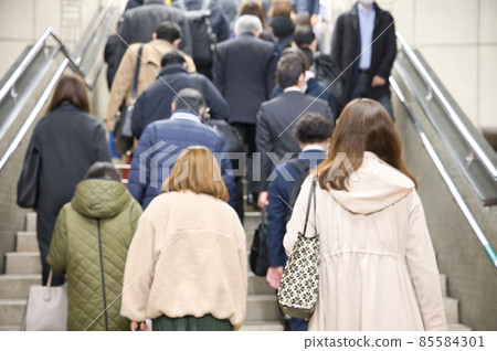 [大阪] 12月，火車通勤，早上通勤 85584301